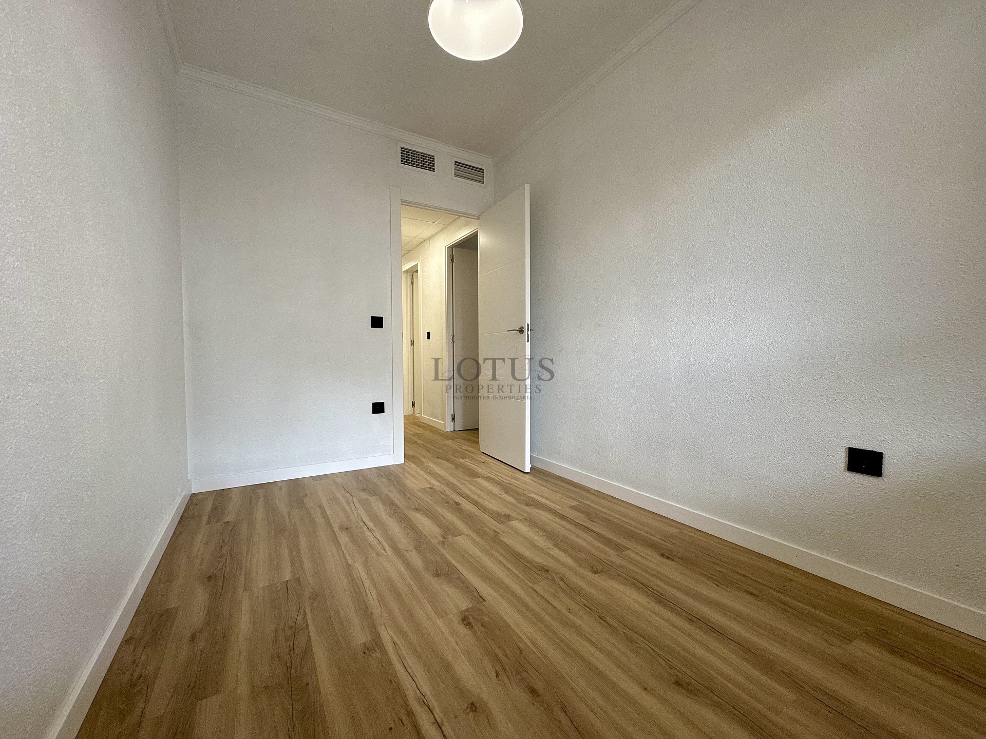 Renoverad med 3 sov, 200 m till havet  - Lotus Properties