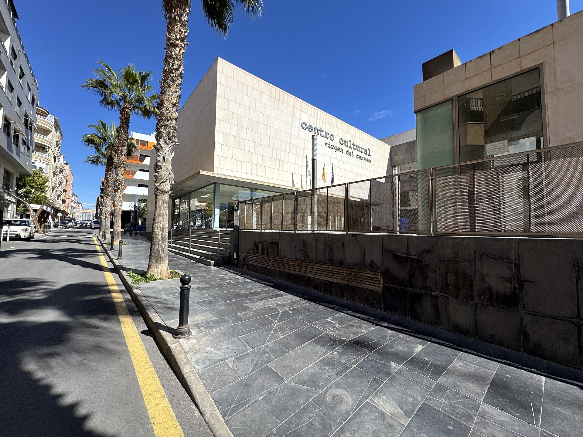 Renoverad med 3 sov, 200 m till havet  - Lotus Properties