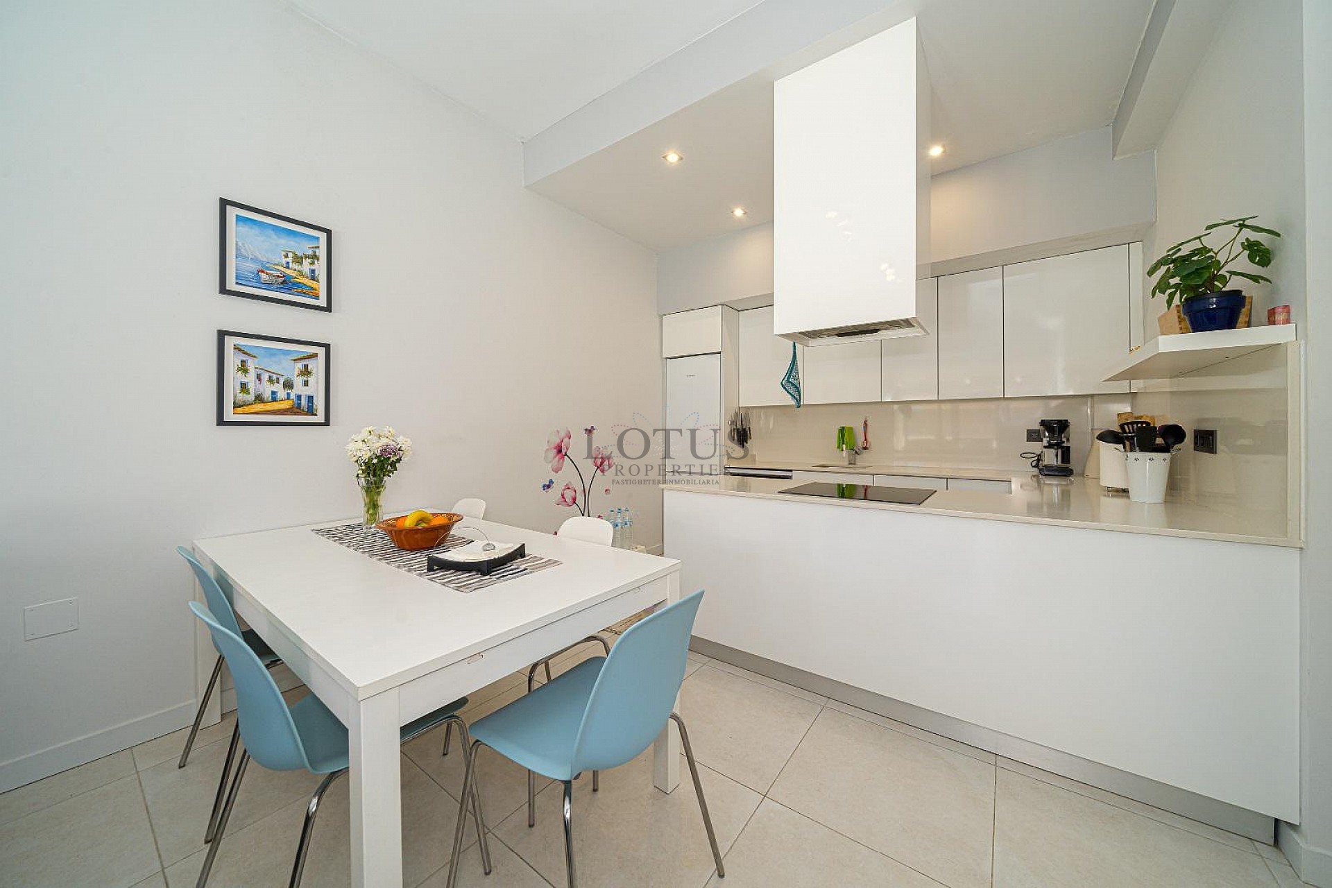 MODERN VILLA MED 3 SOVRUM OCH 2 BADRUM - PRIVAT UPPVÄRMD SALTVATTENSPOOL - Lotus Properties