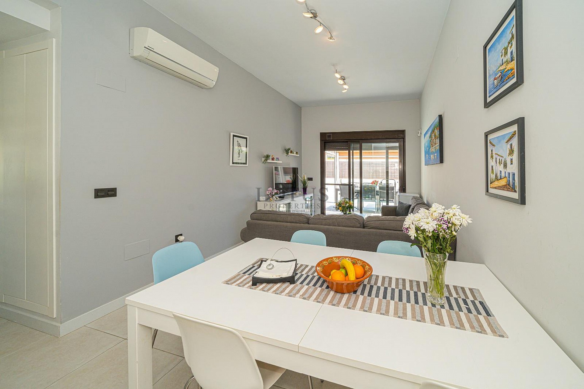 MODERN VILLA MED 3 SOVRUM OCH 2 BADRUM - PRIVAT UPPVÄRMD SALTVATTENSPOOL - Lotus Properties