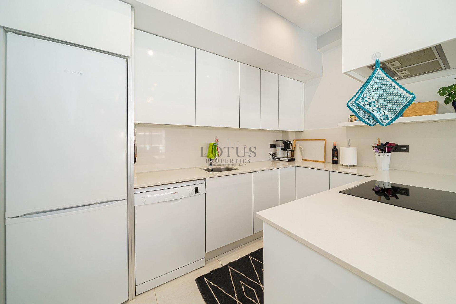 MODERN VILLA MED 3 SOVRUM OCH 2 BADRUM - PRIVAT UPPVÄRMD SALTVATTENSPOOL - Lotus Properties