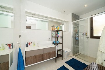 MODERN VILLA MED 3 SOVRUM OCH 2 BADRUM - PRIVAT UPPVÄRMD SALTVATTENSPOOL - Lotus Properties