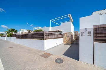 MODERN VILLA MED 3 SOVRUM OCH 2 BADRUM - PRIVAT UPPVÄRMD SALTVATTENSPOOL - Lotus Properties
