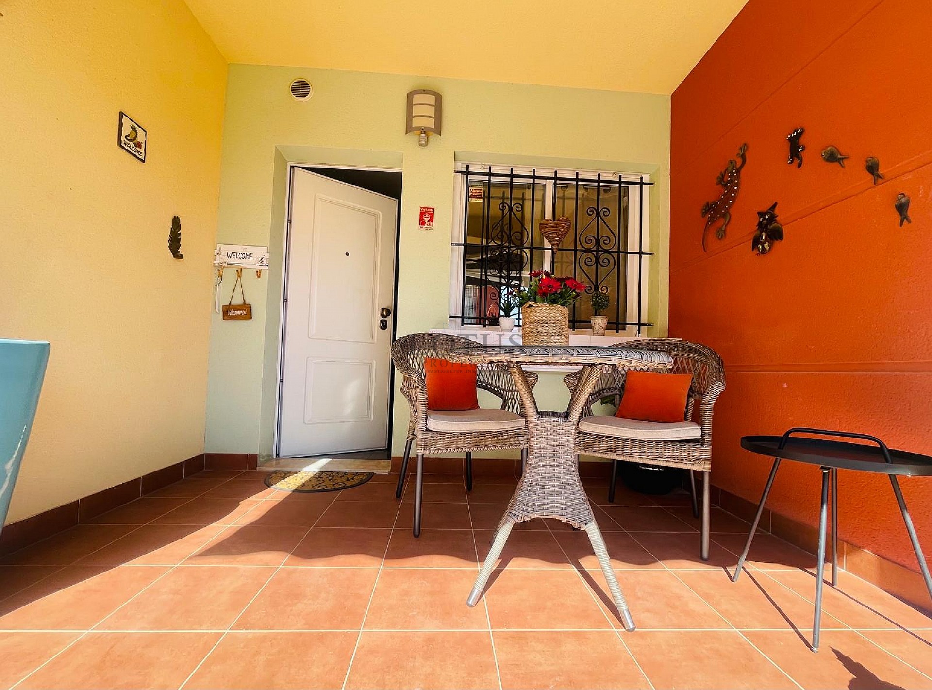 Fantastisk fin hörn markplan i Altos de la Bahia XI framför poolen! - Lotus Properties