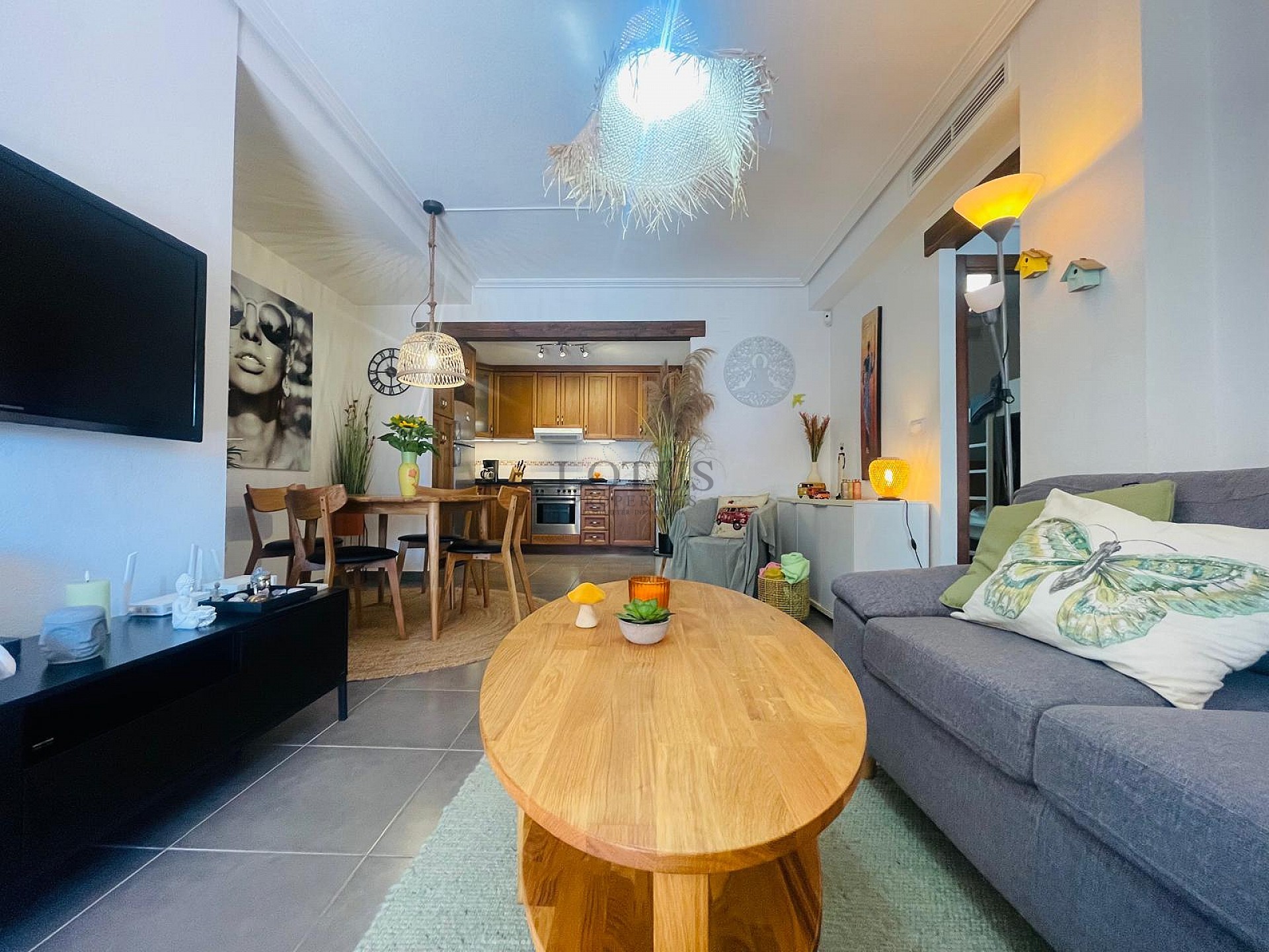 Fantastisk fin hörn markplan i Altos de la Bahia XI framför poolen! - Lotus Properties