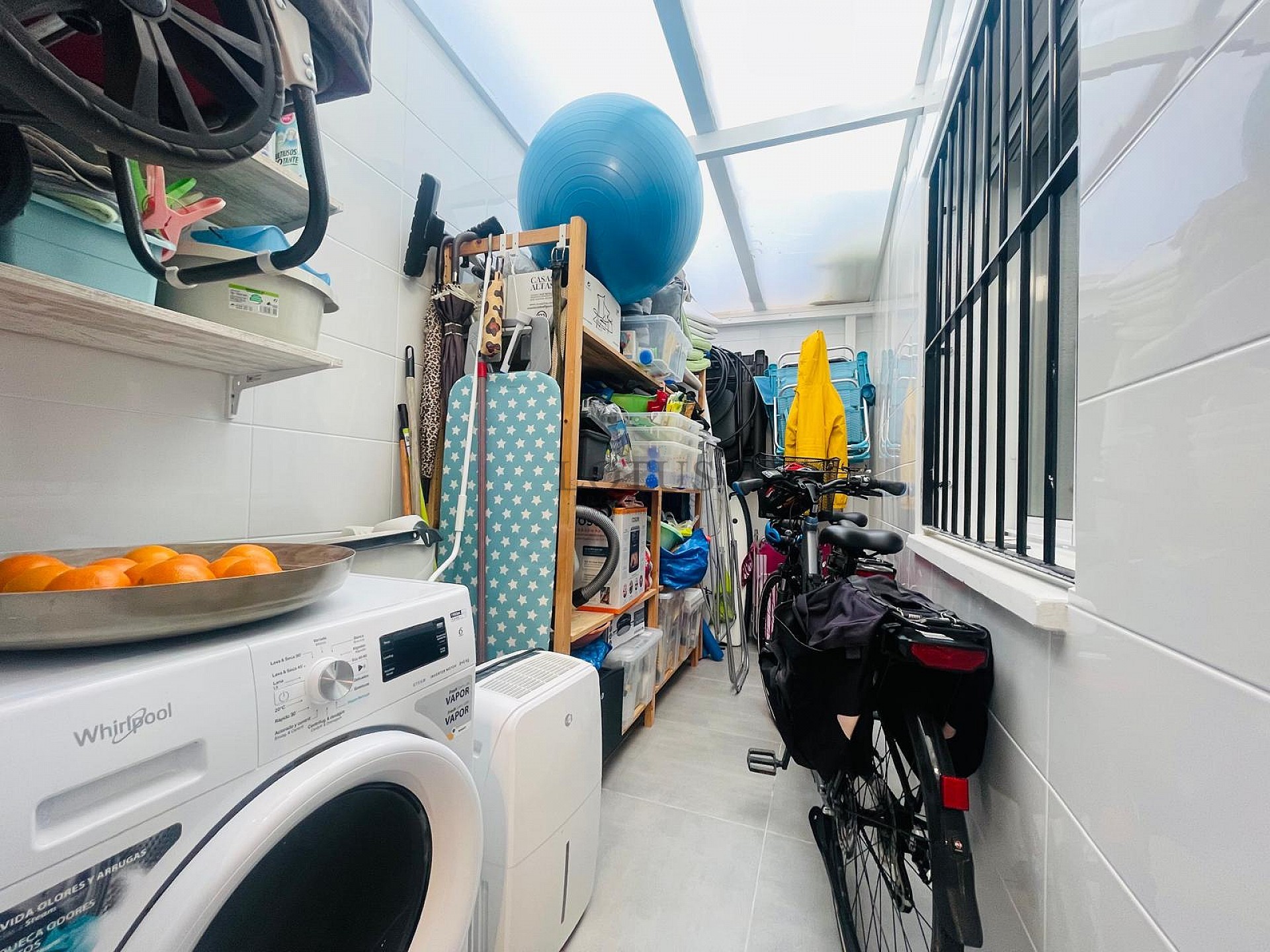 Fantastisk fin hörn markplan i Altos de la Bahia XI framför poolen! - Lotus Properties