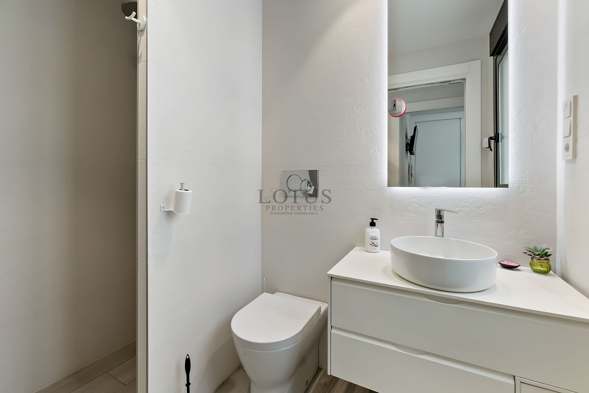 FANTASTISK LÄGENHET MED 3 SOVRUM BARA 90 METER FRÅN PLAYA DEL CURA I TORREVIEJA MED POOL  - Lotus Properties