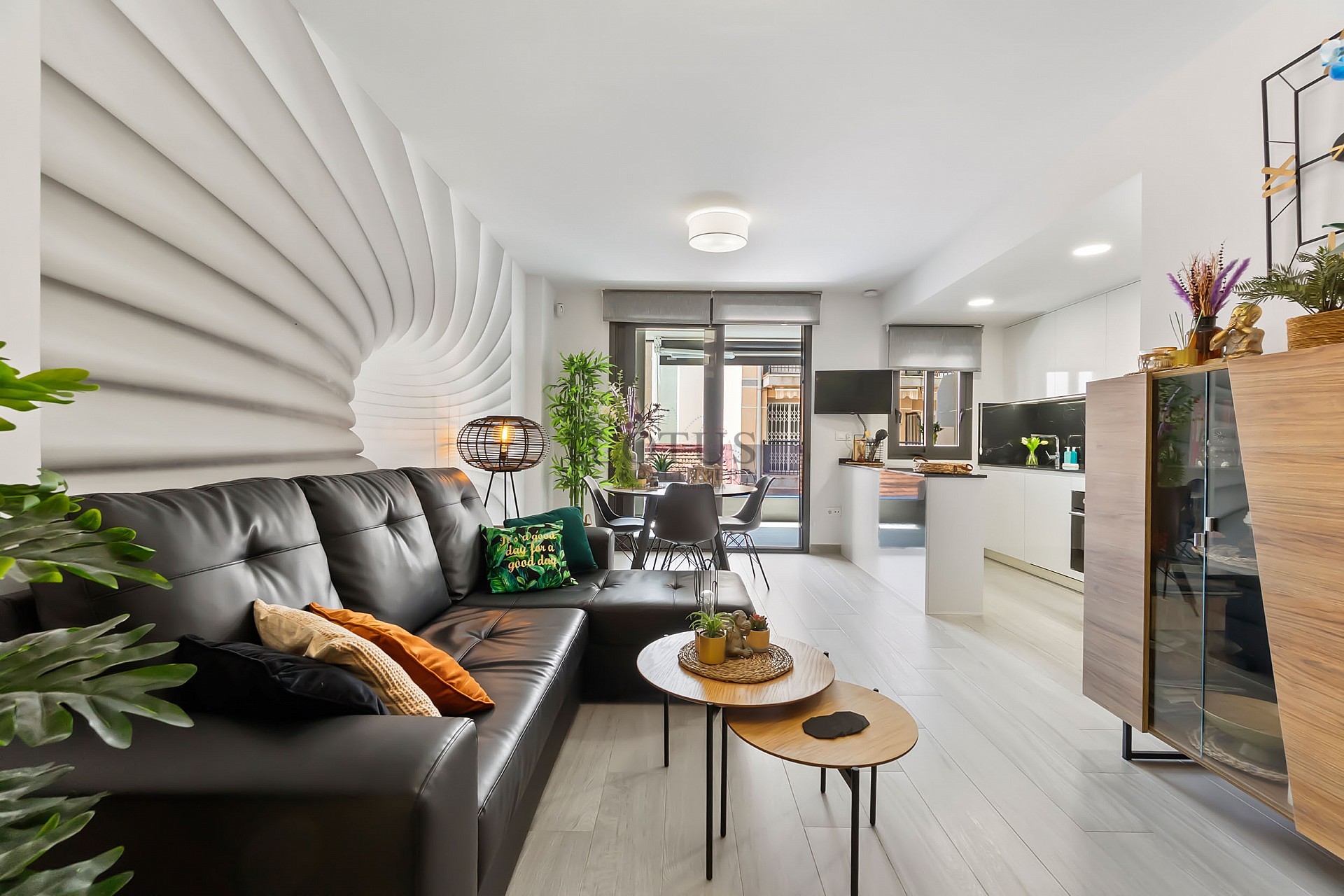 FANTASTISK LÄGENHET MED 3 SOVRUM BARA 90 METER FRÅN PLAYA DEL CURA I TORREVIEJA MED POOL  - Lotus Properties