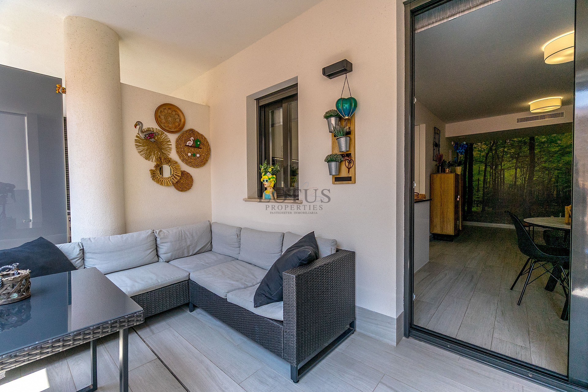 FANTASTISK LÄGENHET MED 3 SOVRUM BARA 90 METER FRÅN PLAYA DEL CURA I TORREVIEJA MED POOL  - Lotus Properties