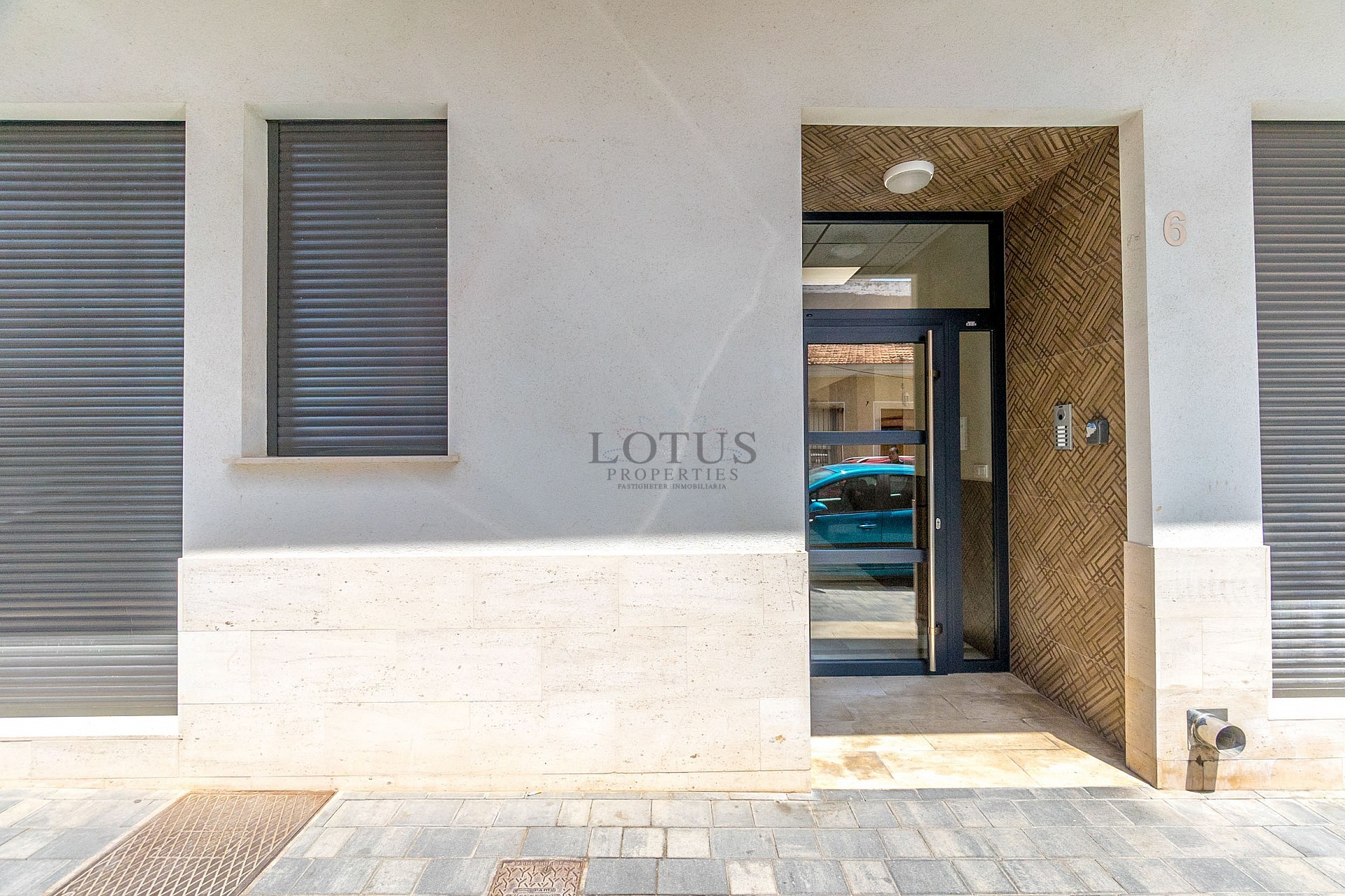 FANTASTISK LÄGENHET MED 3 SOVRUM BARA 90 METER FRÅN PLAYA DEL CURA I TORREVIEJA MED POOL  - Lotus Properties
