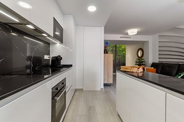 FANTASTISK LÄGENHET MED 3 SOVRUM BARA 90 METER FRÅN PLAYA DEL CURA I TORREVIEJA MED POOL  - Lotus Properties