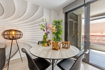 FANTASTISK LÄGENHET MED 3 SOVRUM BARA 90 METER FRÅN PLAYA DEL CURA I TORREVIEJA MED POOL  - Lotus Properties