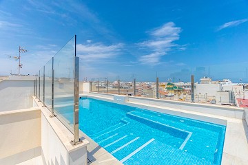 FANTASTISK LÄGENHET MED 3 SOVRUM BARA 90 METER FRÅN PLAYA DEL CURA I TORREVIEJA MED POOL  - Lotus Properties
