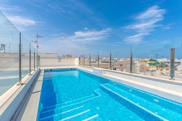 FANTASTISK LÄGENHET MED 3 SOVRUM BARA 90 METER FRÅN PLAYA DEL CURA I TORREVIEJA MED POOL  - Lotus Properties