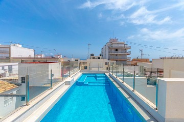 FANTASTISK LÄGENHET MED 3 SOVRUM BARA 90 METER FRÅN PLAYA DEL CURA I TORREVIEJA MED POOL  - Lotus Properties