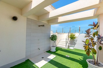 FANTASTISK LÄGENHET MED 3 SOVRUM BARA 90 METER FRÅN PLAYA DEL CURA I TORREVIEJA MED POOL  - Lotus Properties