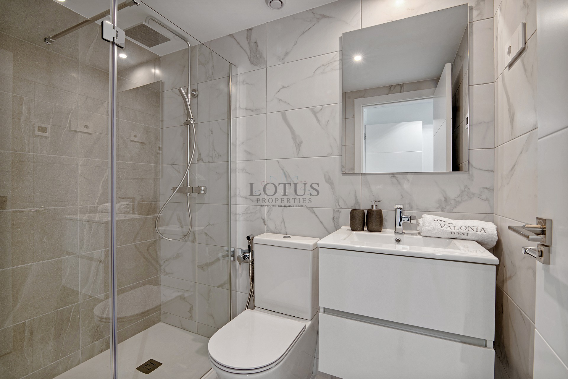 Lotus Properties presenterar Valonia en lyxresort med Padel i Punta Prima - Lotus Properties