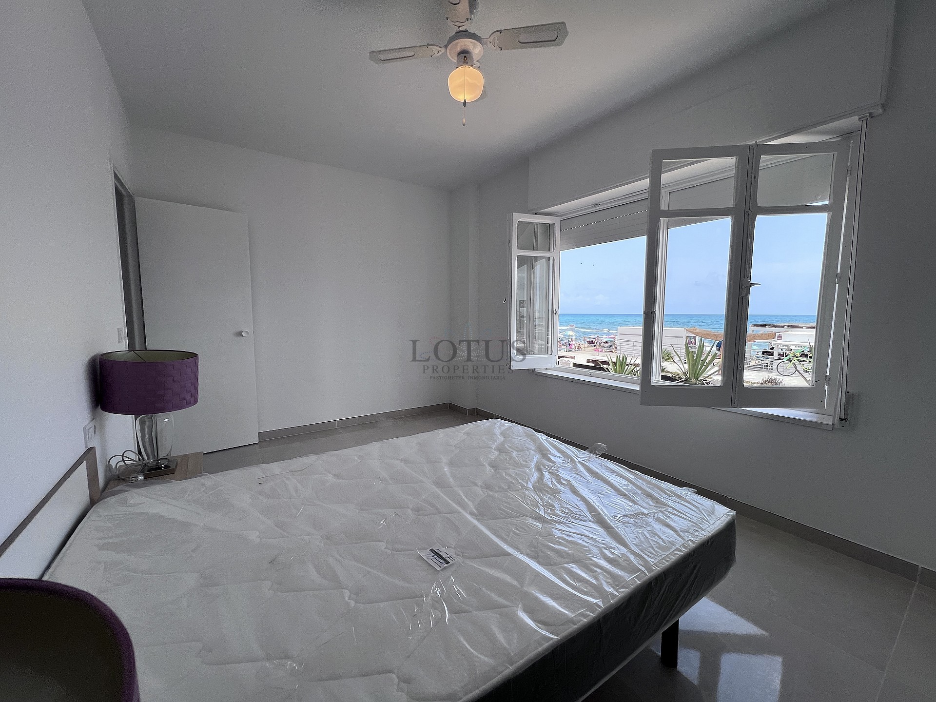 Renoverad hus, första linjen La Mata strand - Lotus Properties