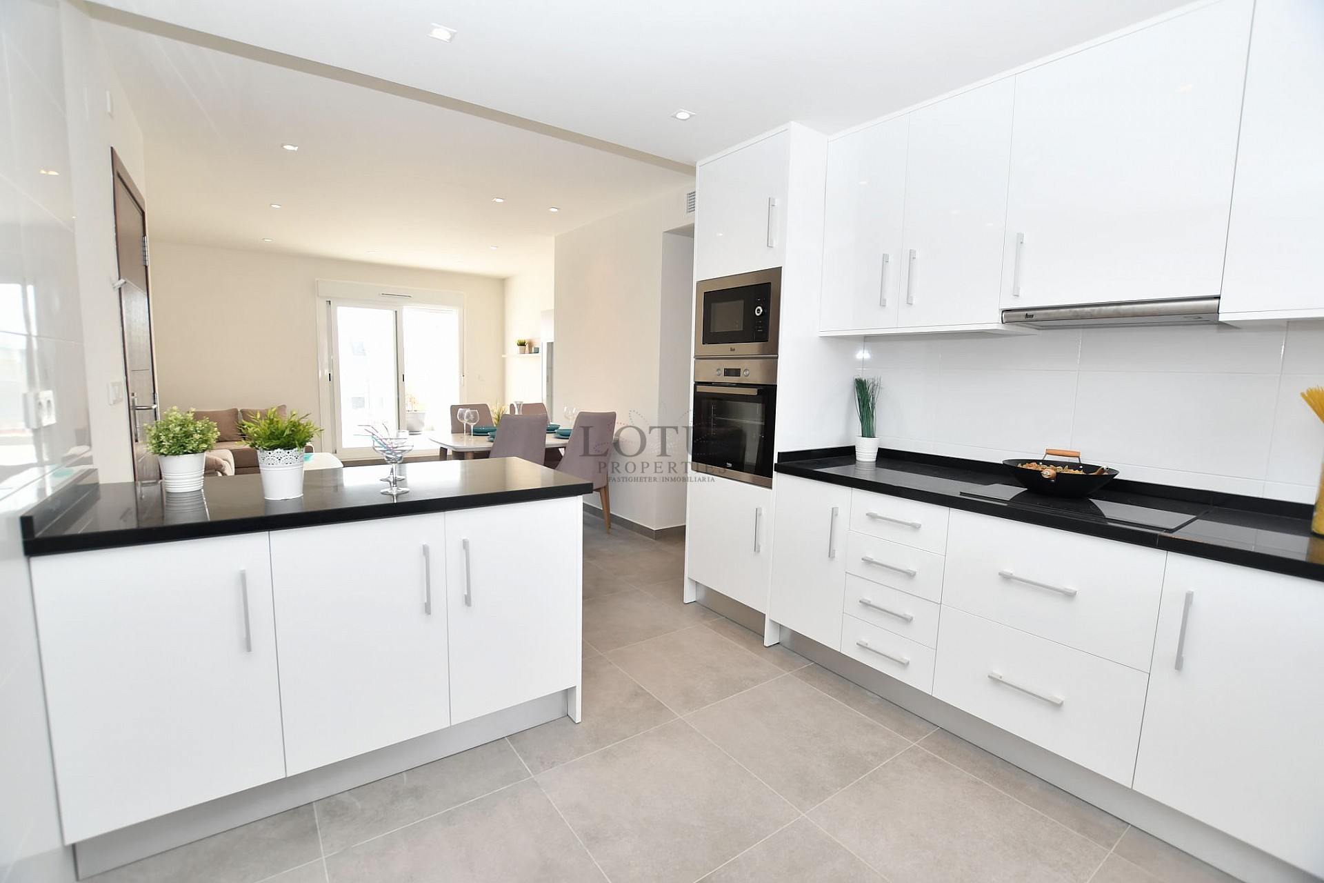 Takvåning i vackra bostadsområdet - Sol Natura - Lotus Properties