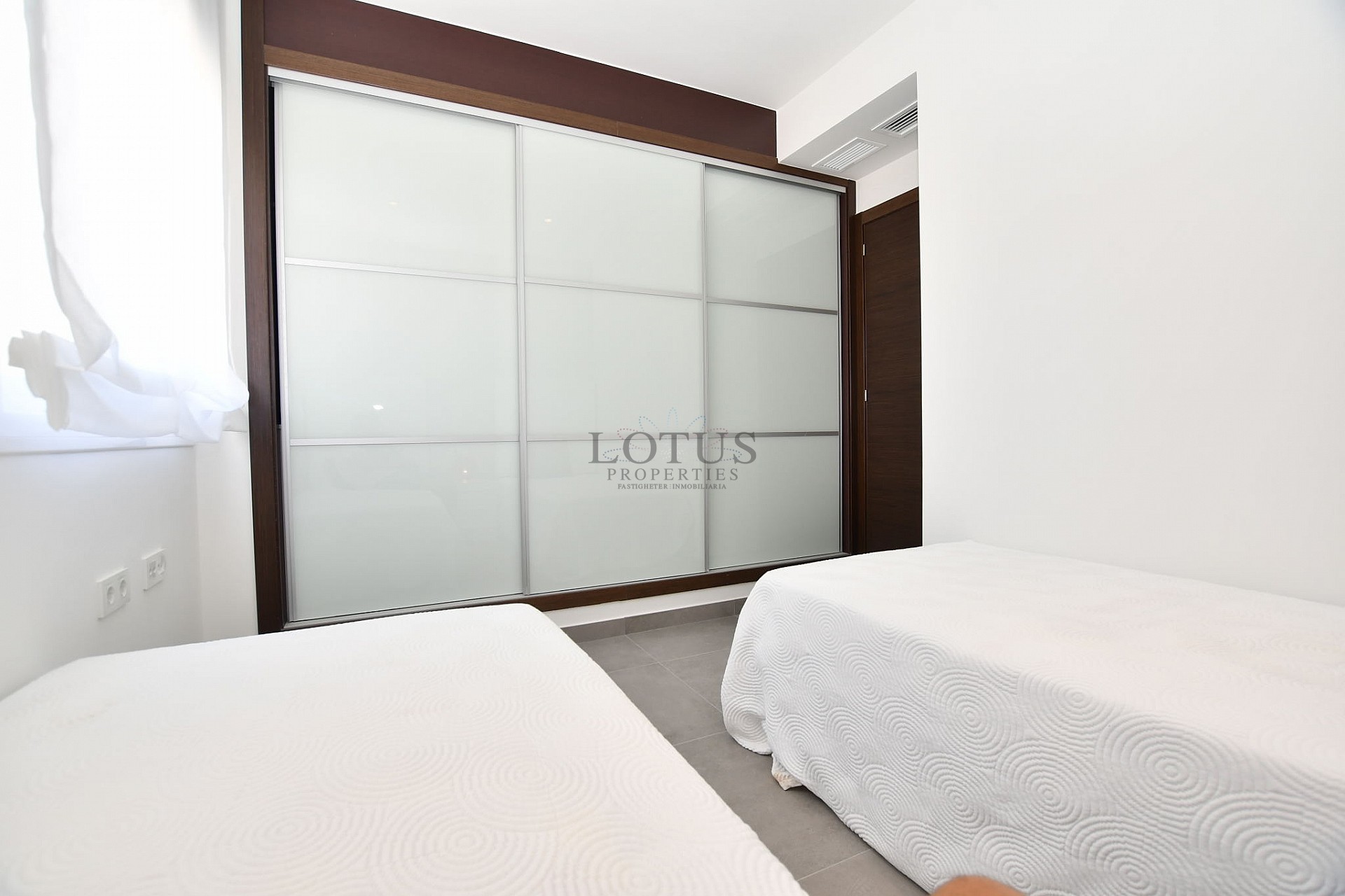 Takvåning i vackra bostadsområdet - Sol Natura - Lotus Properties