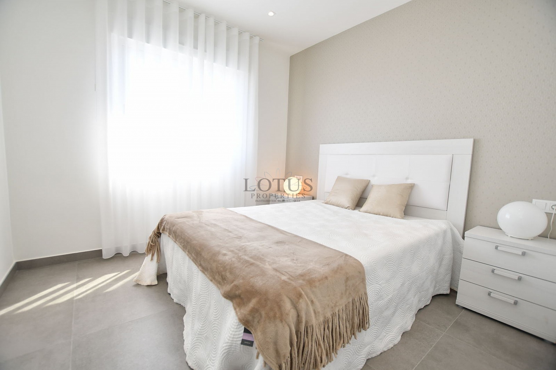 Takvåning i vackra bostadsområdet - Sol Natura - Lotus Properties