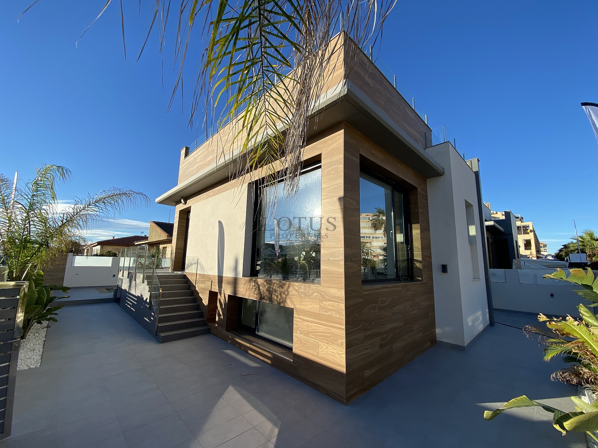 Lyxvilla endast 80 m från stranden i La Mata, Torrevieja - Lotus Properties