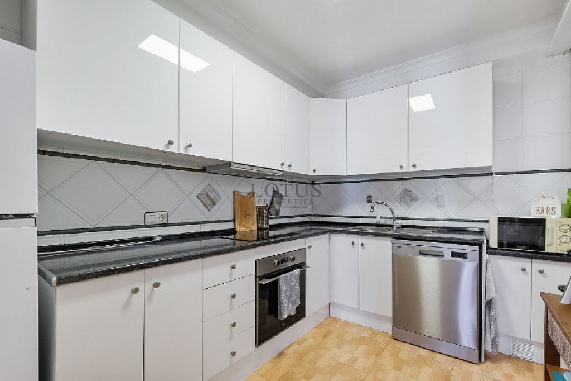 Superfint Radhus med 3 sovrum och flera terrasser - Lotus Properties