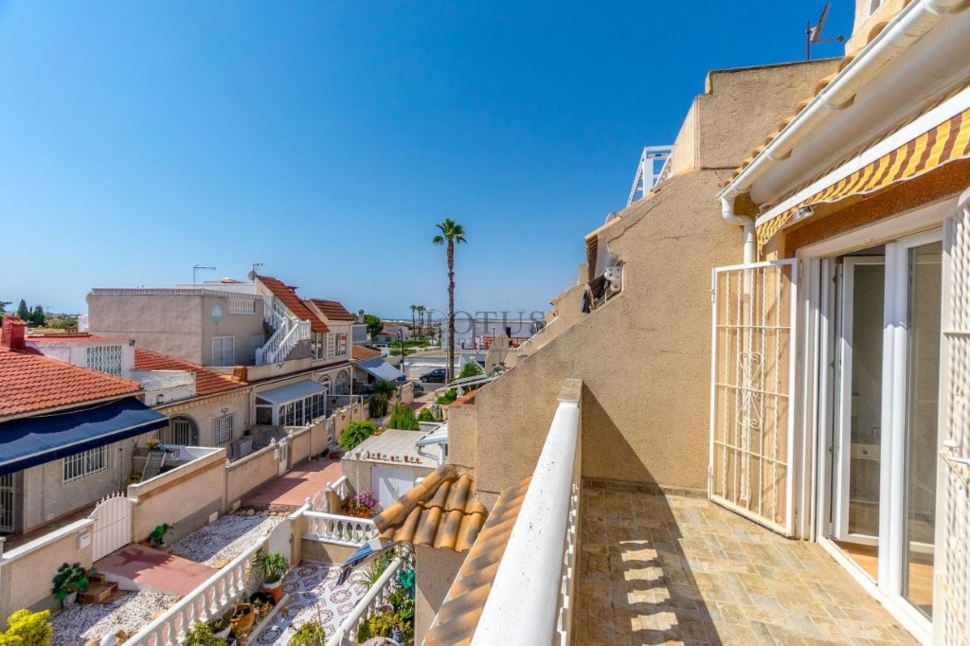 Superfint Radhus med 3 sovrum och flera terrasser - Lotus Properties