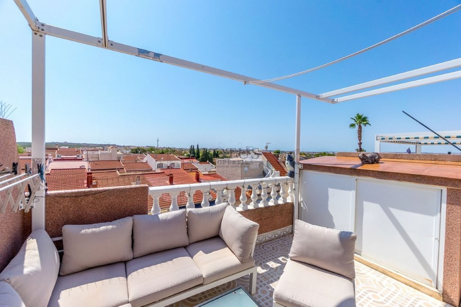 Superfint Radhus med 3 sovrum och flera terrasser - Lotus Properties