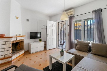 Rymligt hörnradhus med 4 sovrum och flera terrasser - Lotus Properties