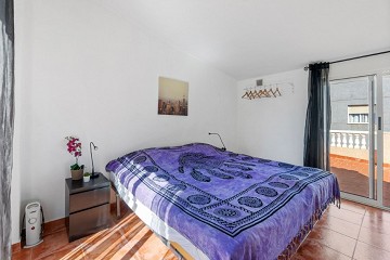 Rymligt hörnradhus med 4 sovrum och flera terrasser - Lotus Properties