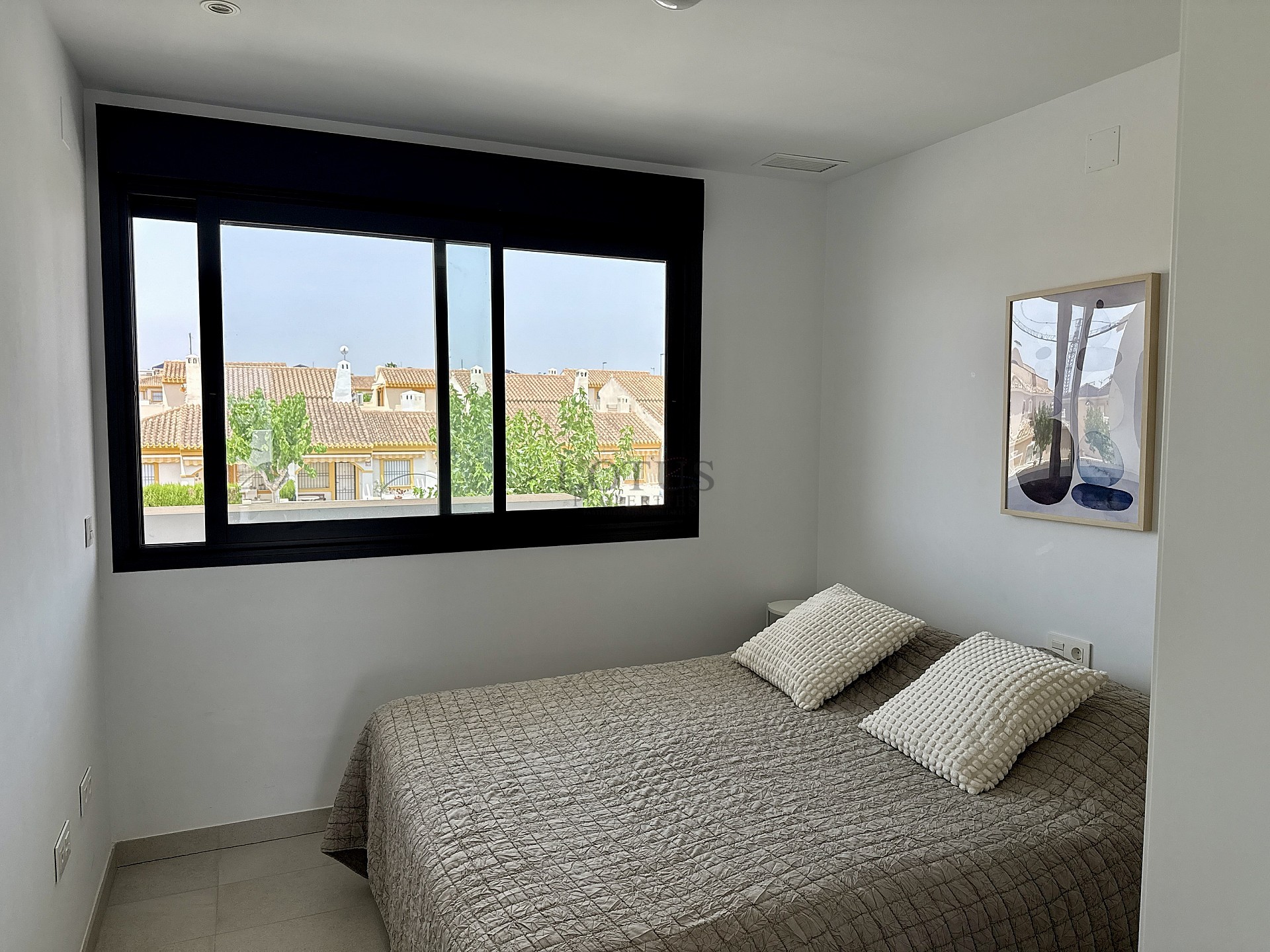 EXKLUSIV TAKVÅNING MED 3 SOVRUM MED STOR TERRASS OCH HAVSUTSIKT - Lotus Properties