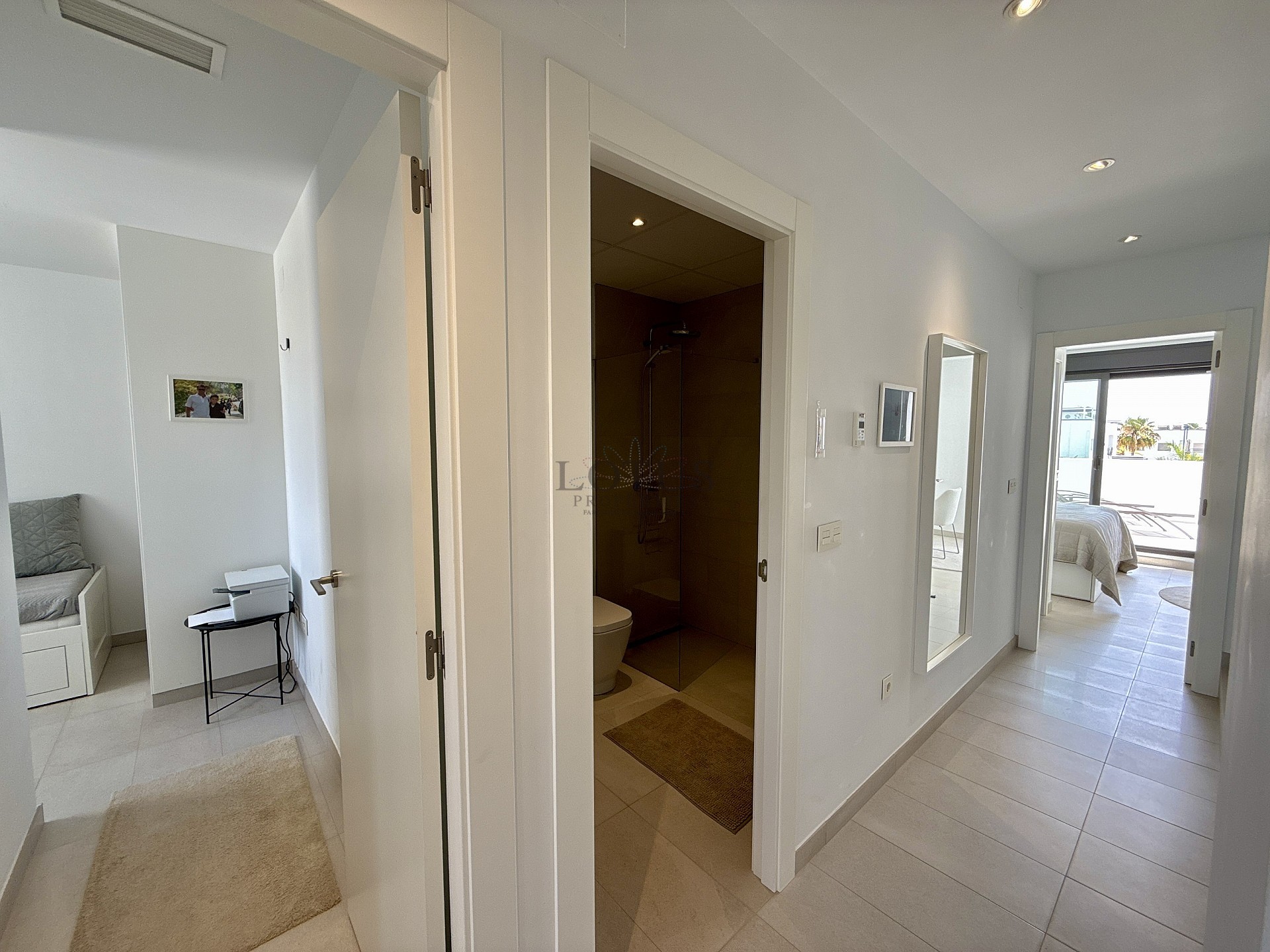 EXKLUSIV TAKVÅNING MED 3 SOVRUM MED STOR TERRASS OCH HAVSUTSIKT - Lotus Properties