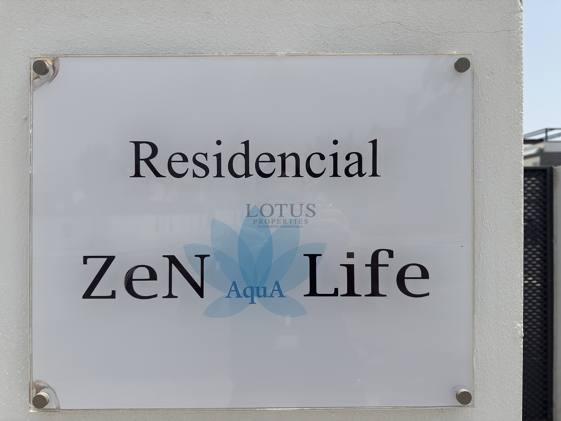 EXKLUSIV TAKVÅNING MED 3 SOVRUM MED STOR TERRASS OCH HAVSUTSIKT - Lotus Properties