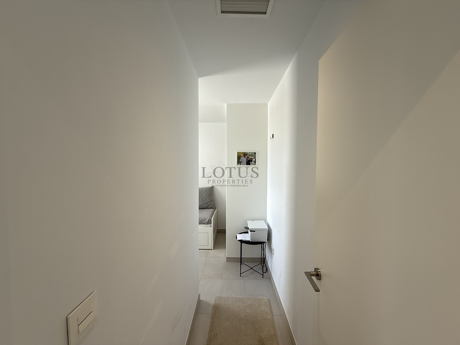 EXKLUSIV TAKVÅNING MED 3 SOVRUM MED STOR TERRASS OCH HAVSUTSIKT - Lotus Properties