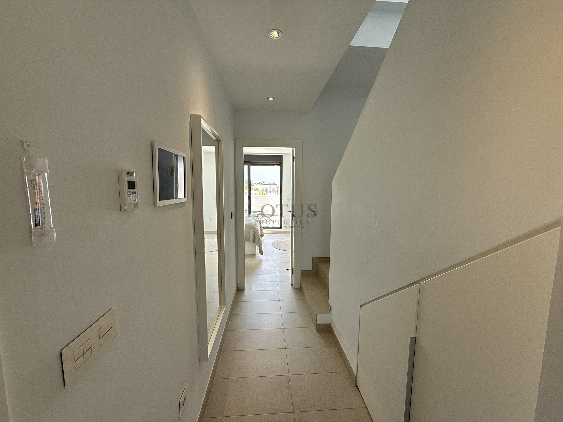 EXKLUSIV TAKVÅNING MED 3 SOVRUM MED STOR TERRASS OCH HAVSUTSIKT - Lotus Properties