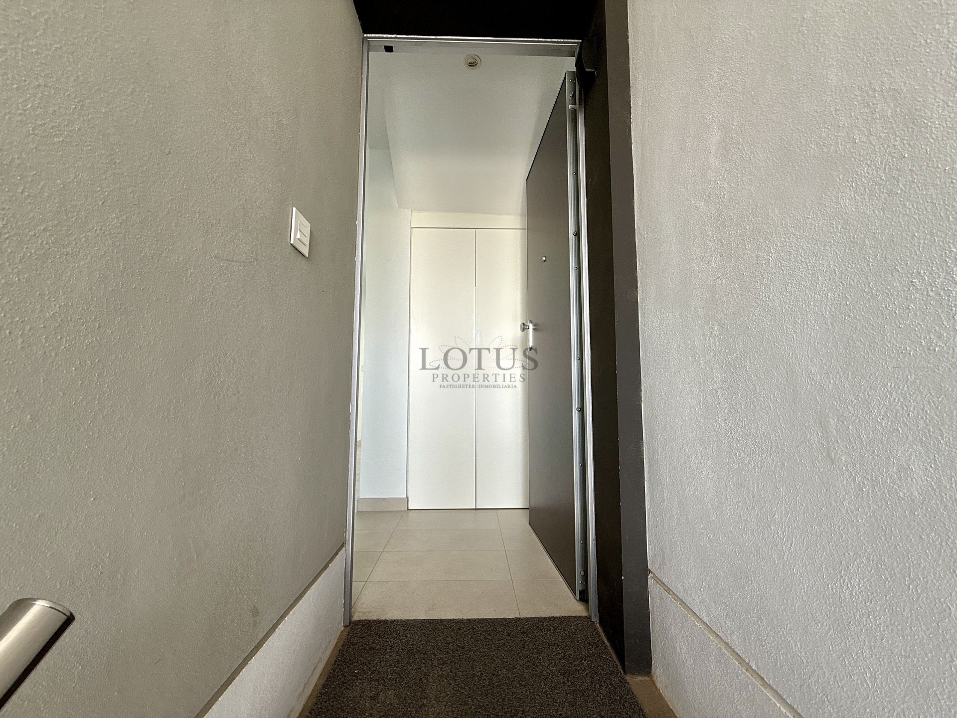 EXKLUSIV TAKVÅNING MED 3 SOVRUM MED STOR TERRASS OCH HAVSUTSIKT - Lotus Properties