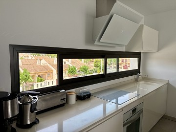 EXKLUSIV TAKVÅNING MED 3 SOVRUM MED STOR TERRASS OCH HAVSUTSIKT - Lotus Properties