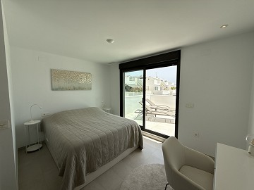 EXKLUSIV TAKVÅNING MED 3 SOVRUM MED STOR TERRASS OCH HAVSUTSIKT - Lotus Properties