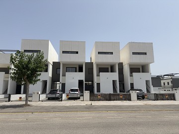 EXKLUSIV TAKVÅNING MED 3 SOVRUM MED STOR TERRASS OCH HAVSUTSIKT - Lotus Properties