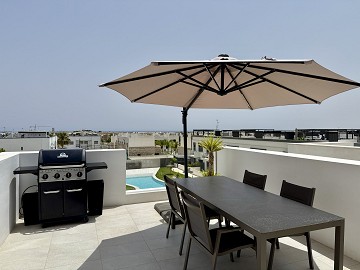 EXKLUSIV TAKVÅNING MED 3 SOVRUM MED STOR TERRASS OCH HAVSUTSIKT - Lotus Properties