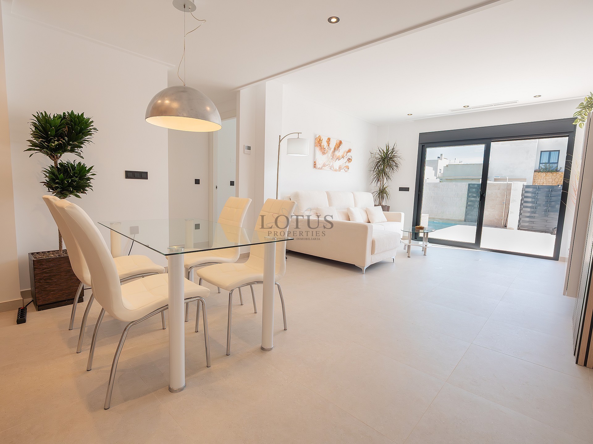 Nybyggda villor i vackra Natura Park IV- La Marina med privat pool och 3 sovrum och 2 badrum  - Lotus Properties