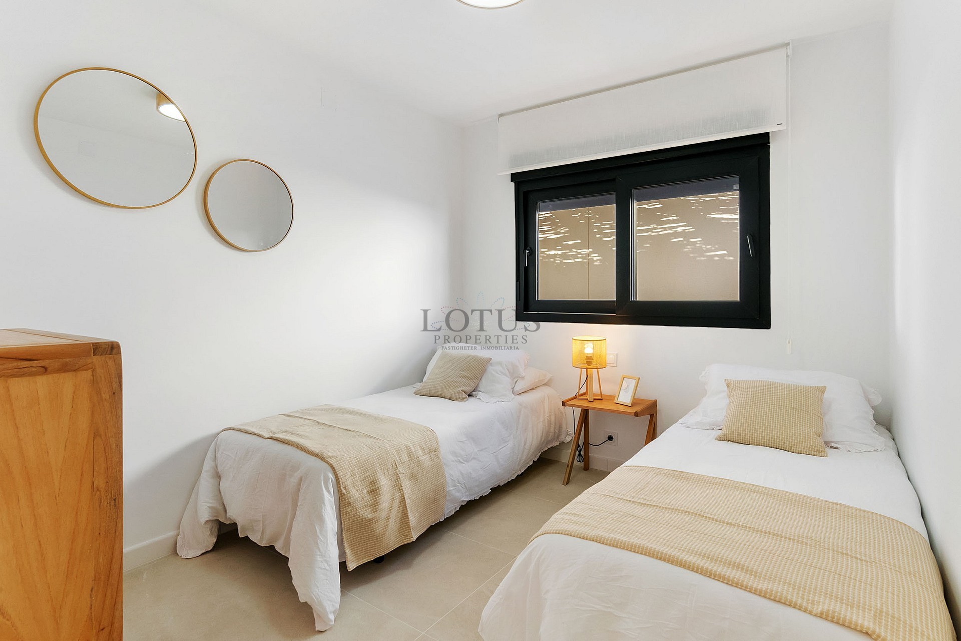 NYRENOVERAD PARHUS VILLA MED PRIVAT POOL I NATURSKÖNA EL CHAPARRAL - Lotus Properties