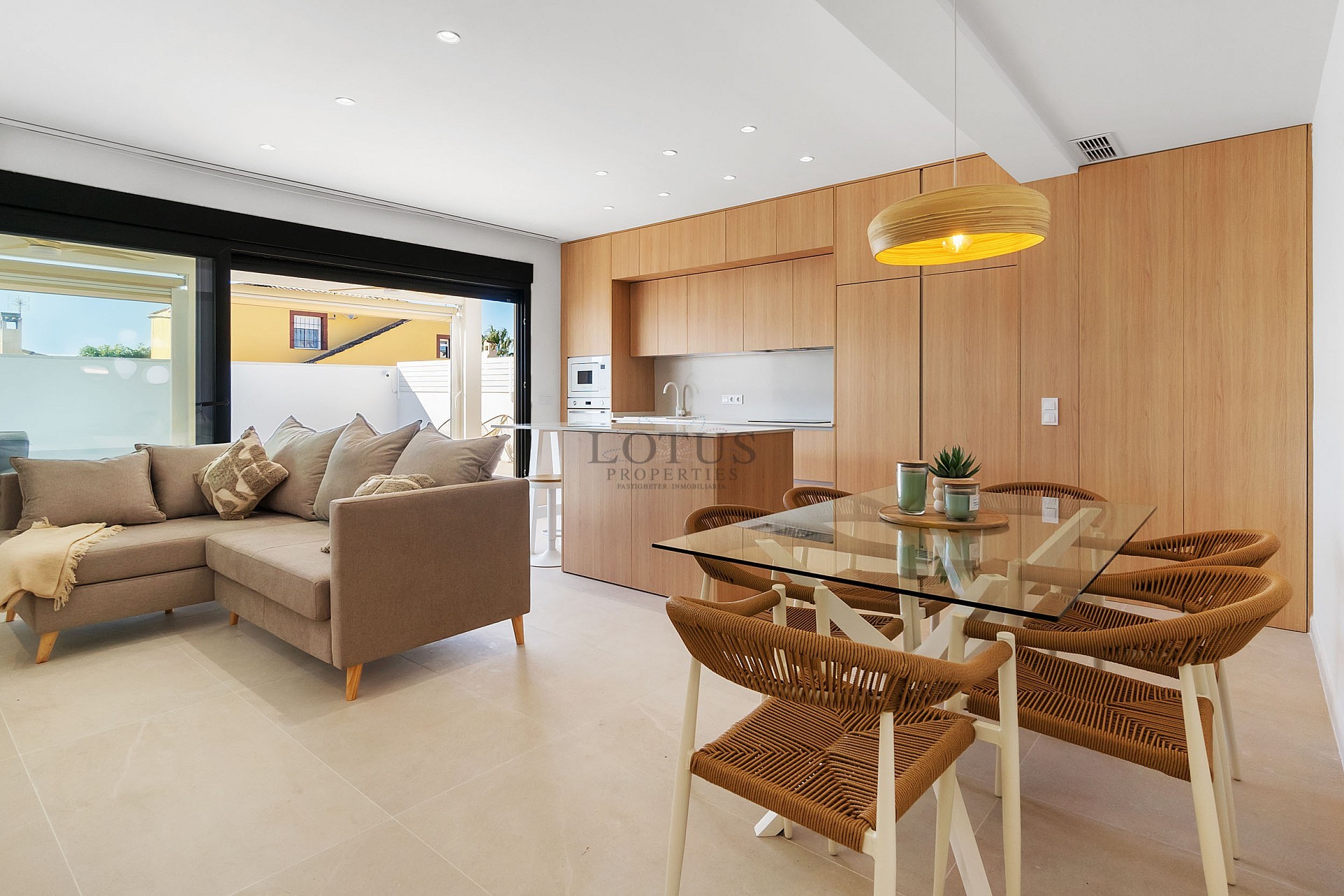 NYRENOVERAD PARHUS VILLA MED PRIVAT POOL I NATURSKÖNA EL CHAPARRAL - Lotus Properties