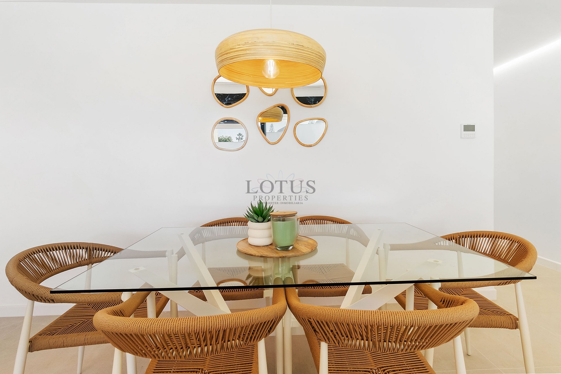 NYRENOVERAD PARHUS VILLA MED PRIVAT POOL I NATURSKÖNA EL CHAPARRAL - Lotus Properties