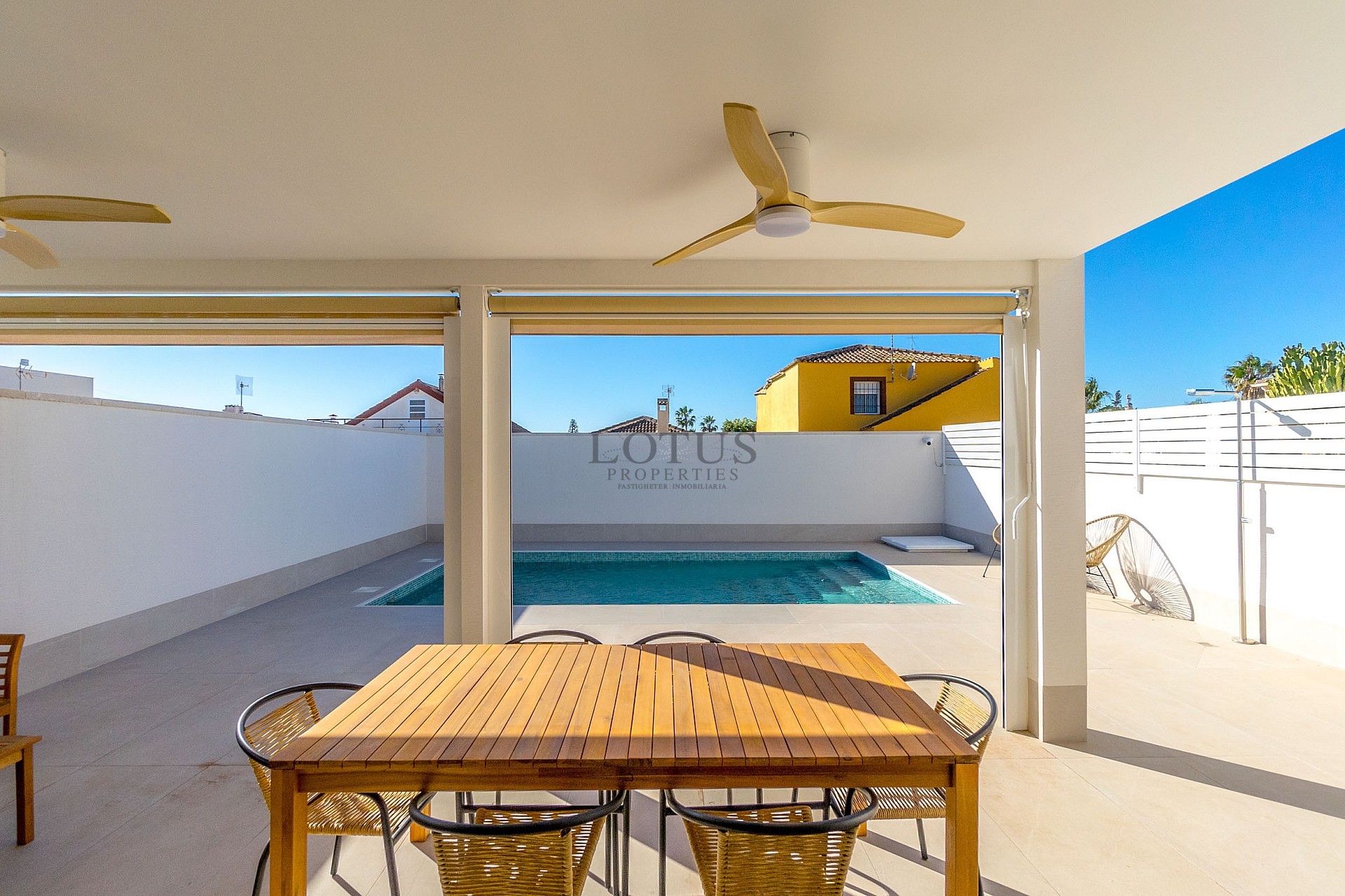 NYRENOVERAD PARHUS VILLA MED PRIVAT POOL I NATURSKÖNA EL CHAPARRAL - Lotus Properties