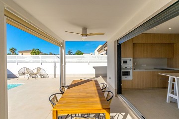 NYRENOVERAD PARHUS VILLA MED PRIVAT POOL I NATURSKÖNA EL CHAPARRAL - Lotus Properties