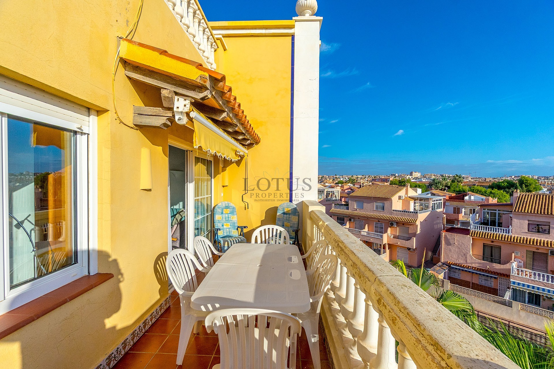 Stor takvåning med 3 sovrum och 2 badrum, havsutsikt, garage och förråd i Aldea del Mar - Lotus Properties