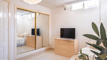 Fantastiskt fin markplan med inredd källare endast 500 meter till Playa Los Locos! - Lotus Properties