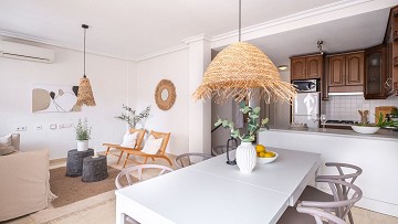 Fantastiskt fin markplan med inredd källare endast 500 meter till Playa Los Locos! - Lotus Properties